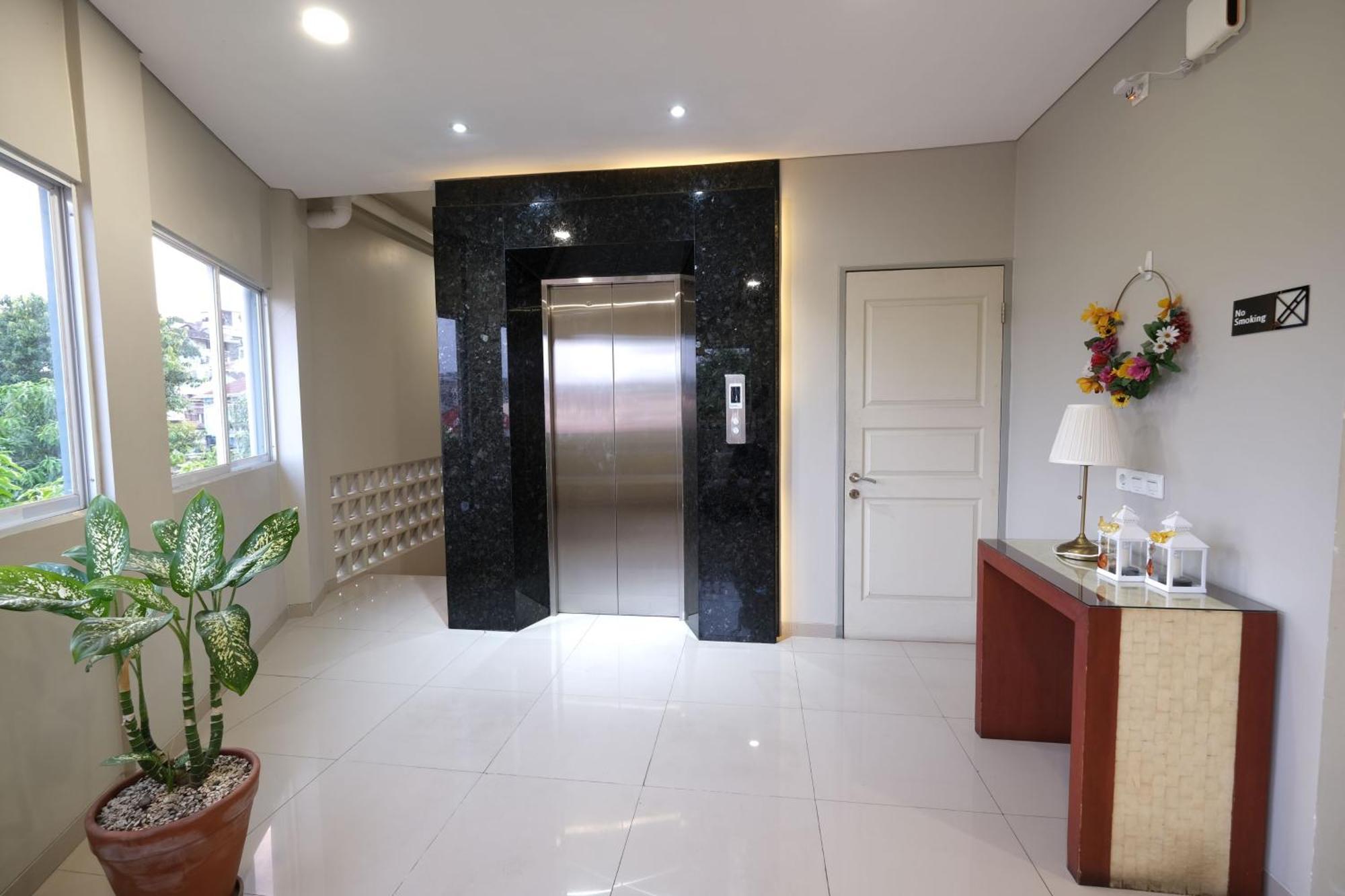S101 Hotels Semarang Exterior photo