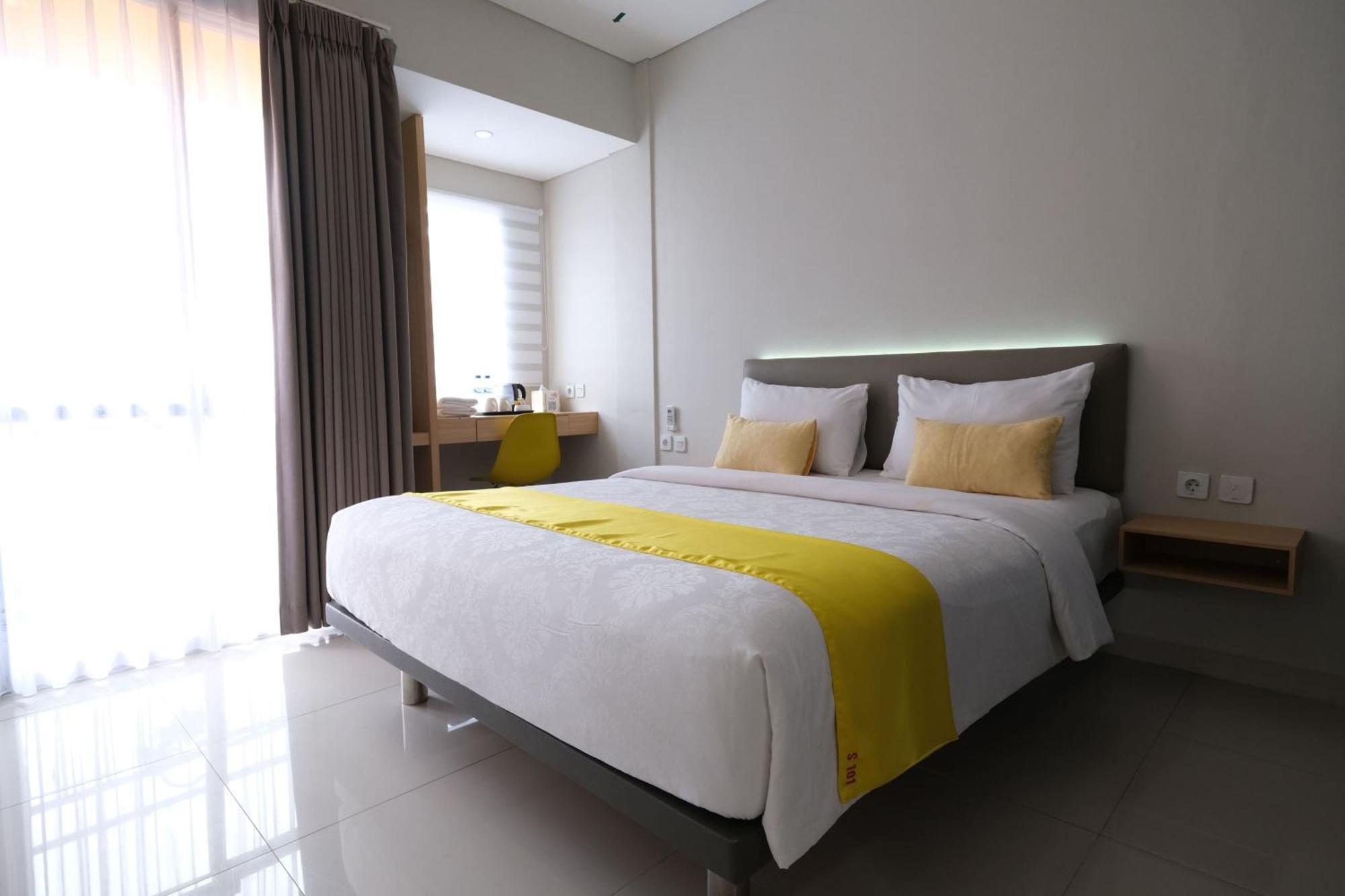 S101 Hotels Semarang Exterior photo